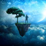 编辑坐在电脑前处理四级真题用户纠错反馈，旁边记事本上按年份卷别列出待核对条目与处理状态